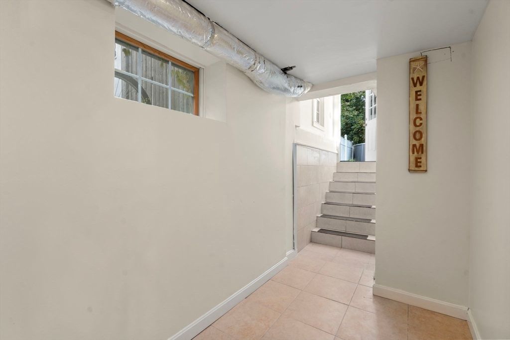 Fitness Equipment, Interior, Recessed Lighting, Wood Texture Flooring