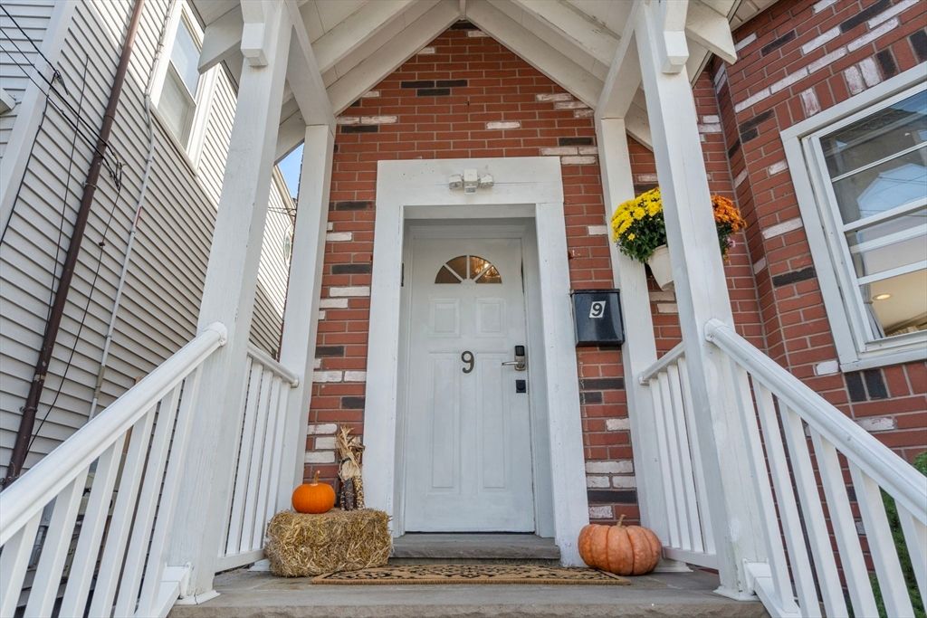 Exterior, Facade, Brick Facade, Queen Anne Victorian