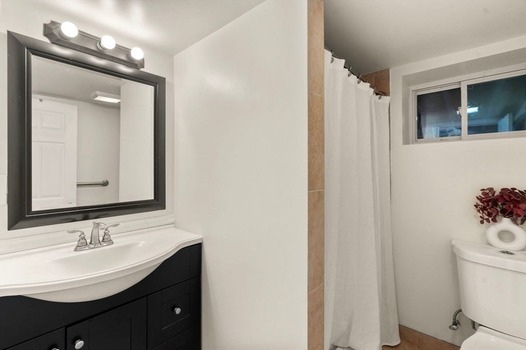 Fitness Equipment, Interior, Recessed Lighting, Wood Texture Flooring