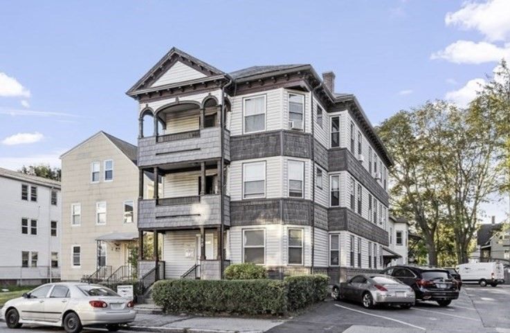 Exterior, Facade, Queen Anne Victorian