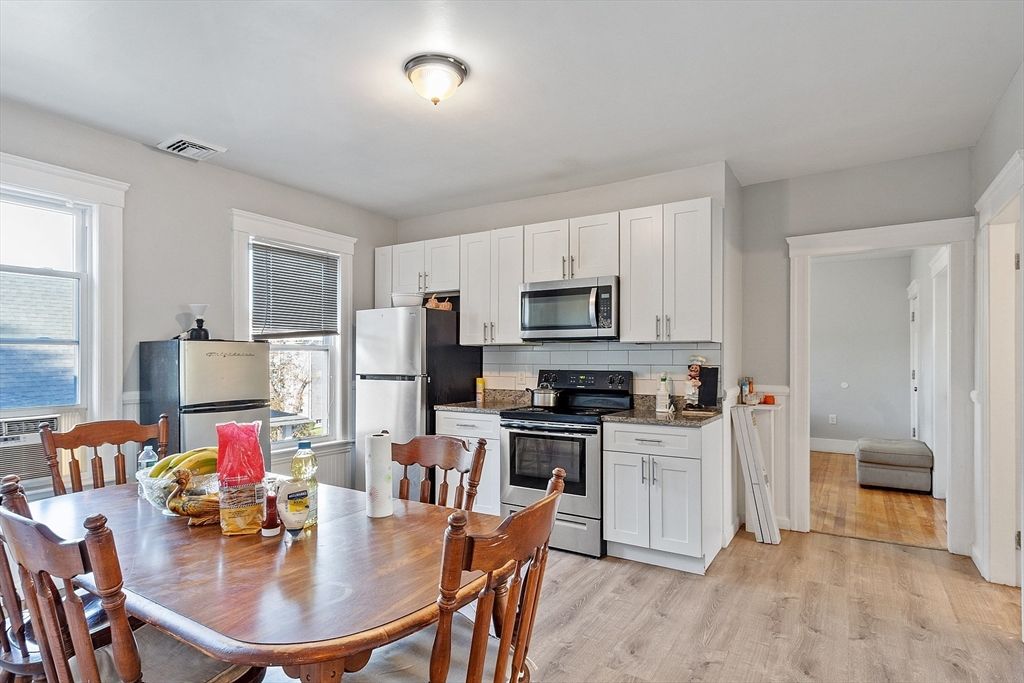 Dining room, Interior, Kitchen, Stainless Steel Appliances, Wood Texture Flooring
