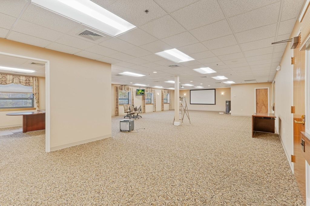 Empty room, Interior, Recessed Lighting