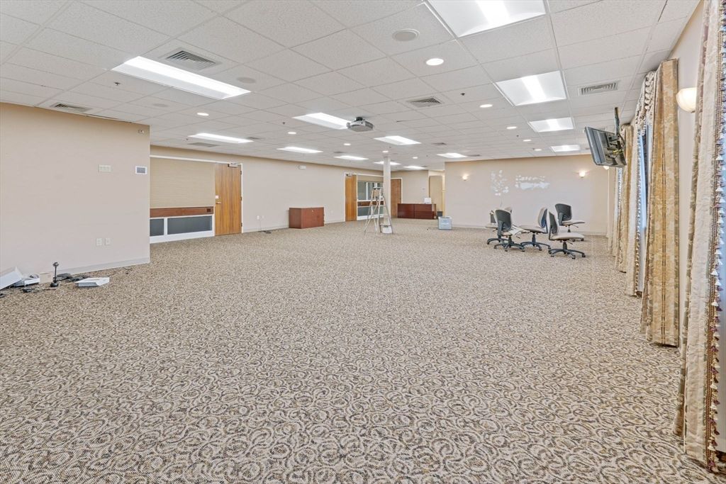 Fitness Equipment, Interior, Recessed Lighting