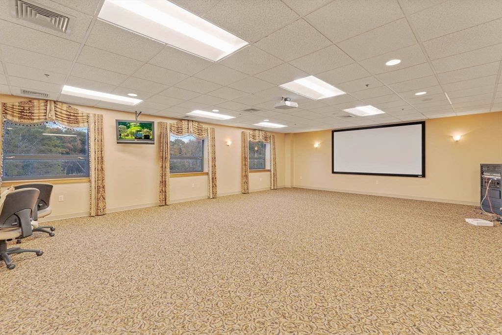 Empty room, Interior, Projection Screen, Recessed Lighting
