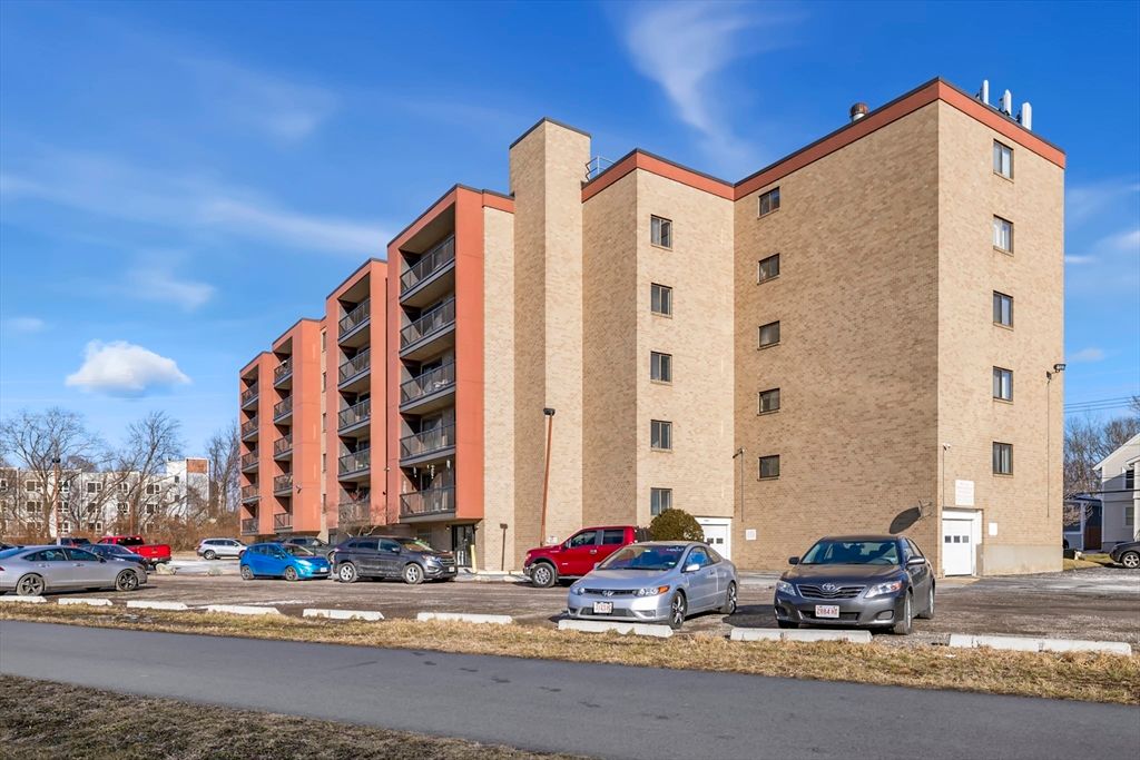 Exterior, Facade, Condo Building