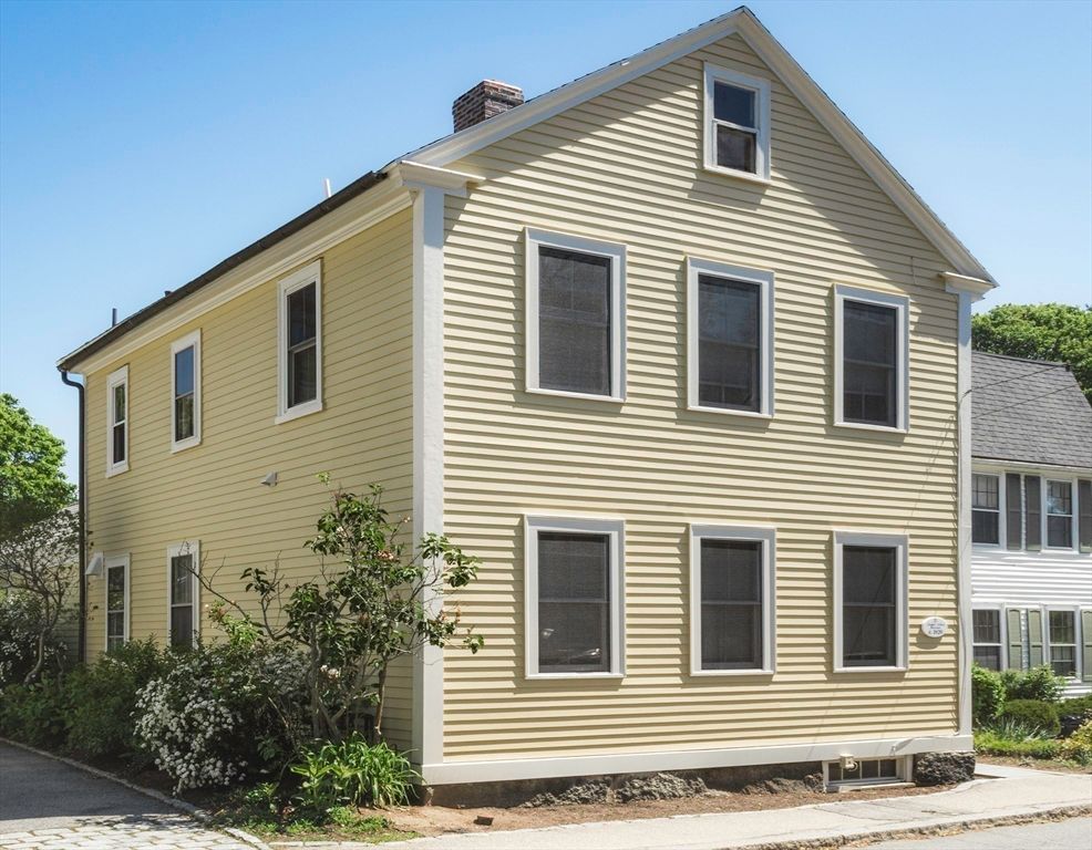 Exterior, Facade, Farmhouse