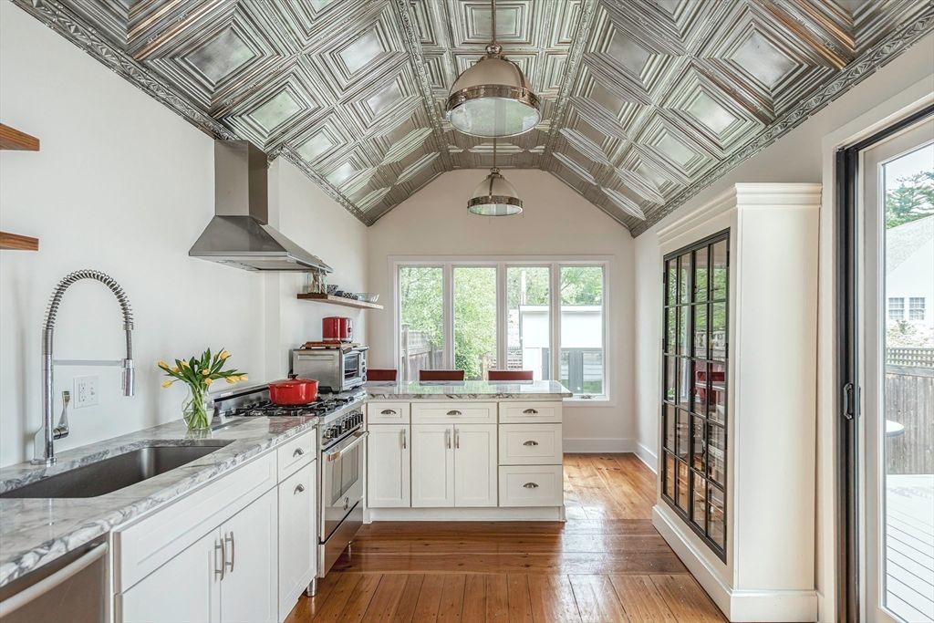 Interior, Kitchen, Pendant Lights, Wood Texture Flooring