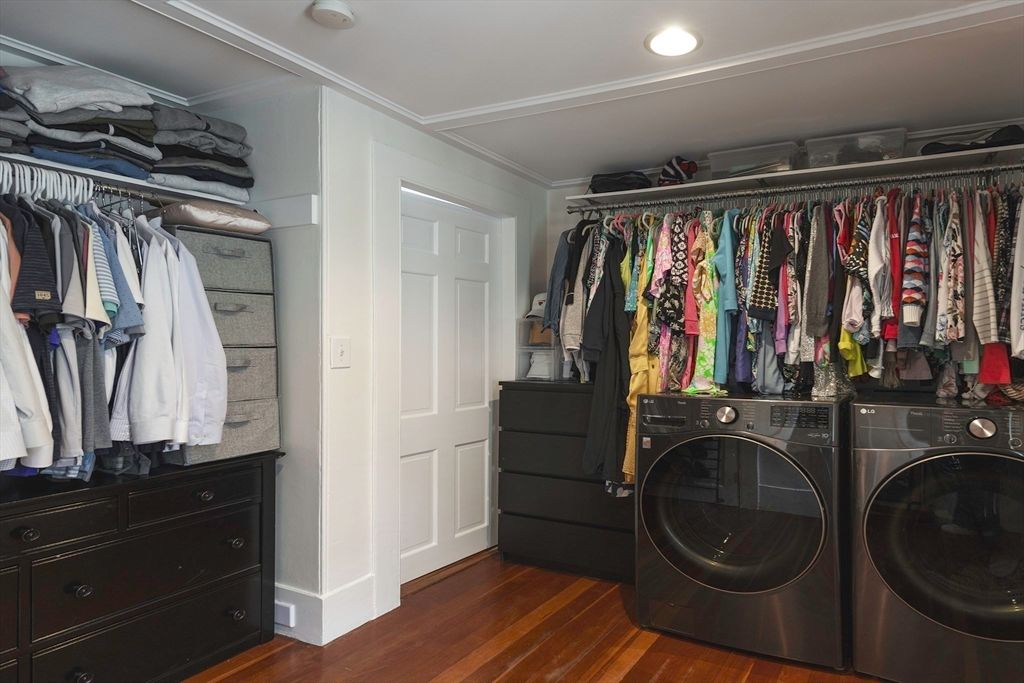 Interior, Recessed Lighting, Walk-in Closets, Washer, Wood Texture Flooring