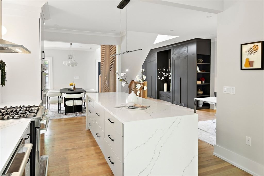 Dining room, Interior, Kitchen, Pendant Lights, Recessed Lighting, Wood Texture Flooring