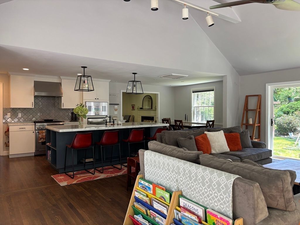 Interior, Kitchen, Living room, Pendant Lights, Recessed Lighting, Wood Texture Flooring