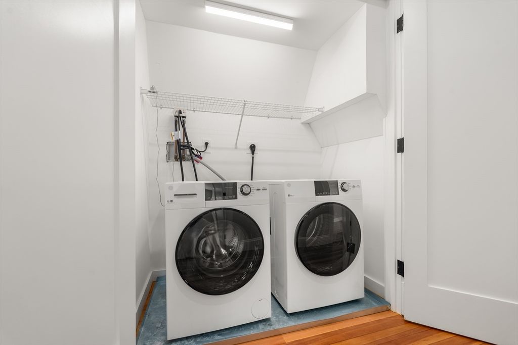 Interior, Utility Closets, Washer, Wood Texture Flooring