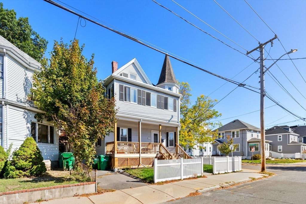 Exterior, Facade, Queen Anne Victorian