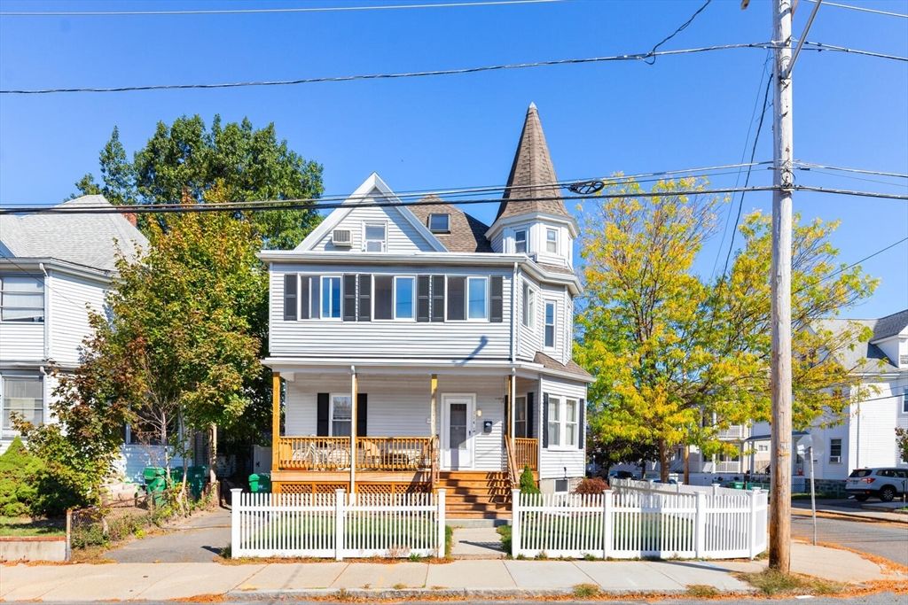 Exterior, Facade, Queen Anne Victorian