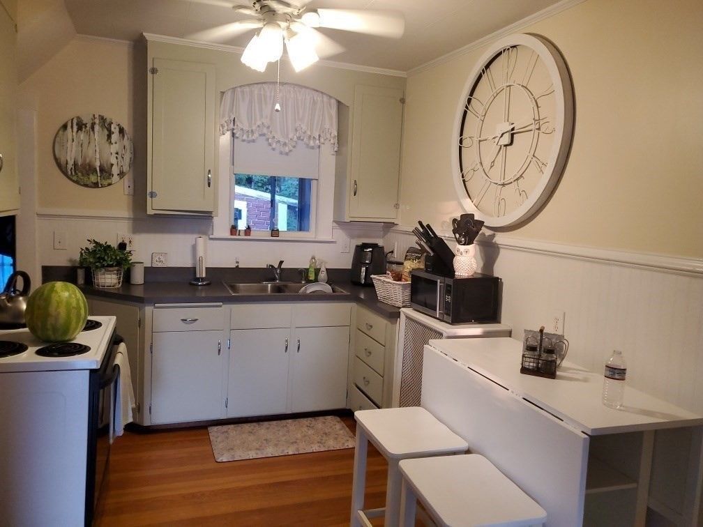 Chandelier, Interior, Kitchen, Wood Texture Flooring