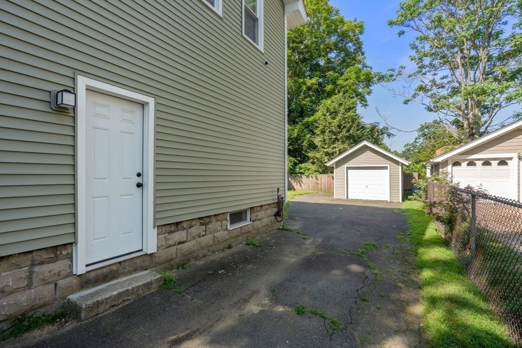 Detached Garage, Exterior