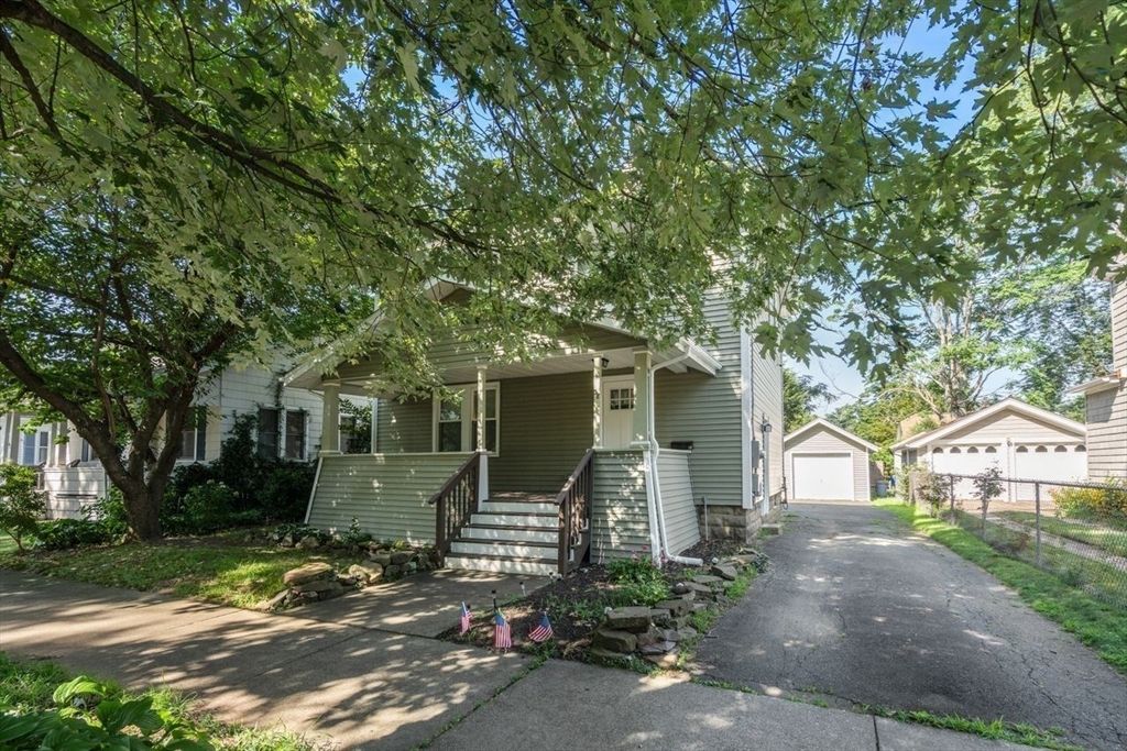 Detached Garage, Exterior
