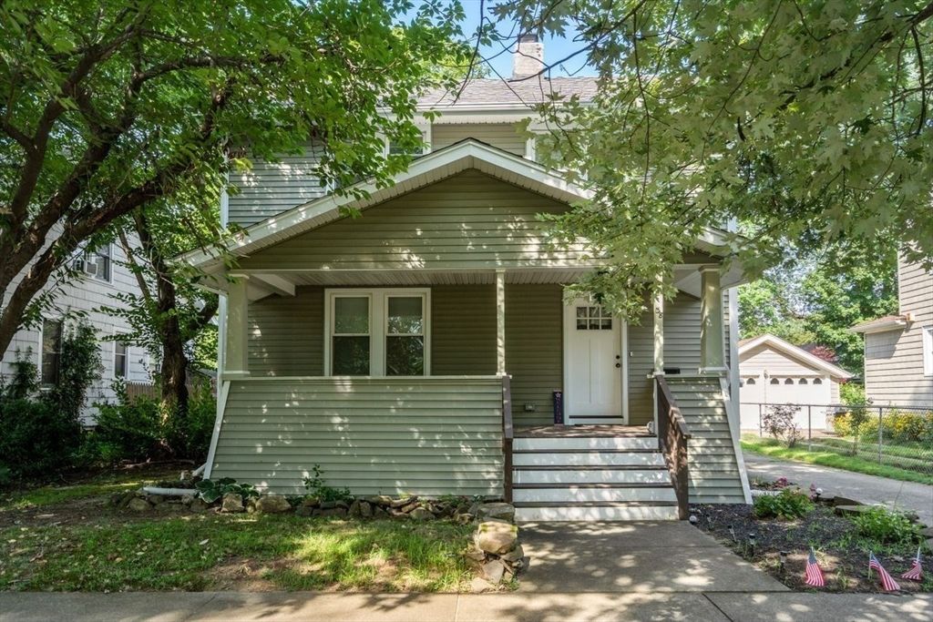 Exterior, Facade, American Craftsman