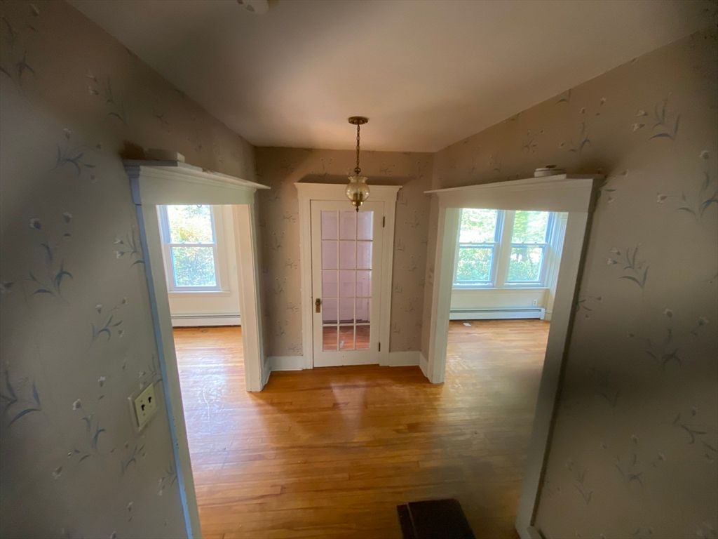 Empty room, Interior, Pendant Lights, Wood Texture Flooring