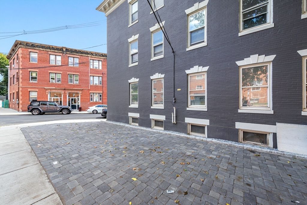 Exterior, Facade, Brick Facade, Rowhouse