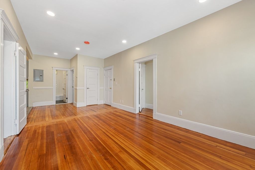 Empty room, Interior, Recessed Lighting, Wood Texture Flooring