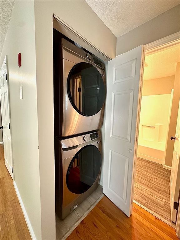 Interior, Utility Closets, Washer, Wood Texture Flooring