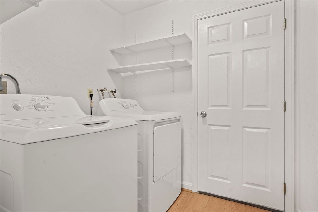 Interior, Utility Closets, Washer, Wood Texture Flooring