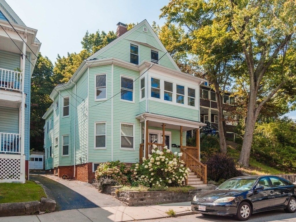 Exterior, Facade, Queen Anne Victorian