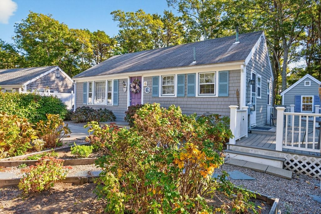 Exterior, Facade, Cape Cod