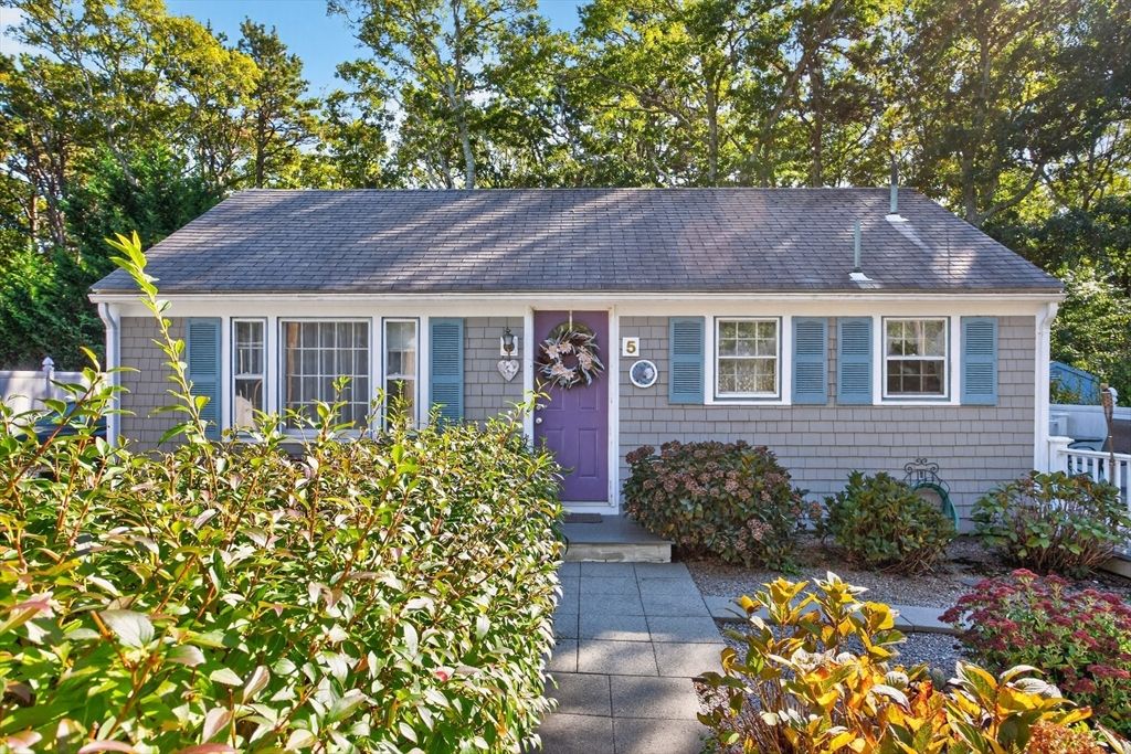 Exterior, Facade, Cape Cod