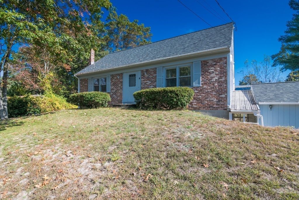 Exterior, Facade, Brick Facade, Cape Cod