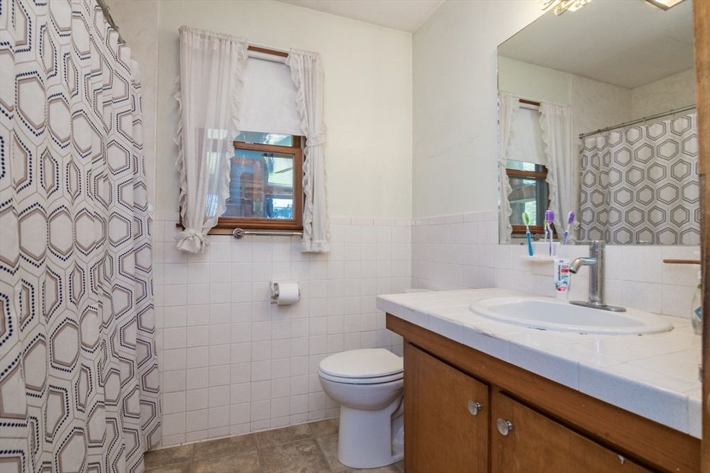 Bathroom, Interior, Tile Countertops