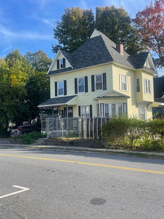 Exterior, Facade, Queen Anne Victorian
