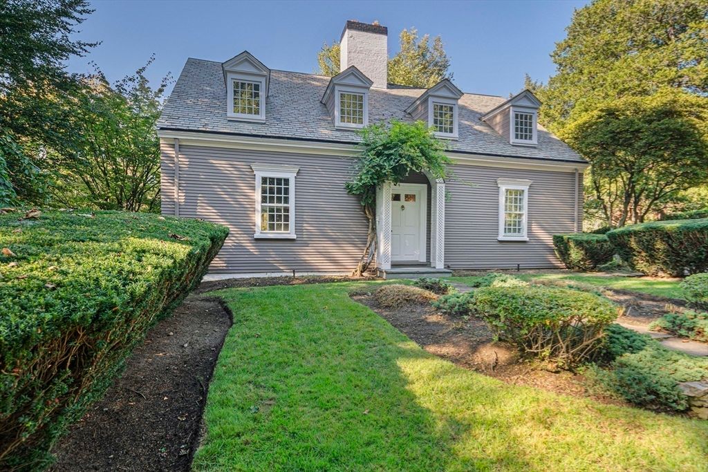 Exterior, Facade, Cape Cod