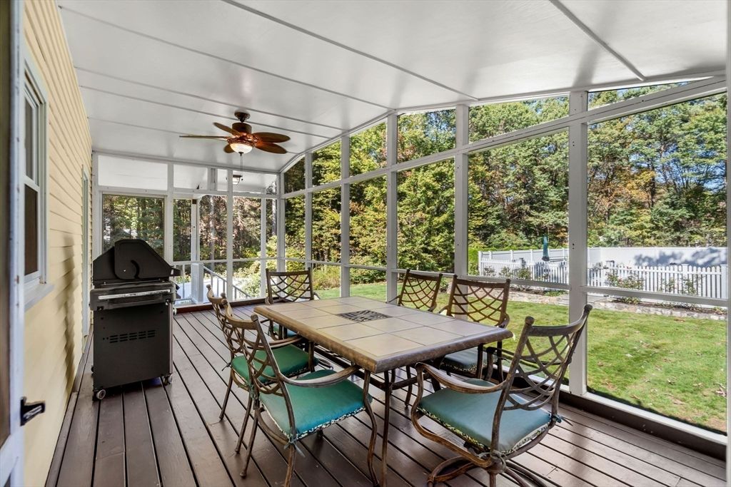 Dining room, Interior, Sun Room, Wood Texture Flooring