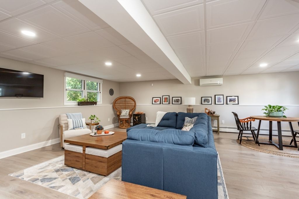 Dining room, Interior, Living room, Recessed Lighting, Wood Texture Flooring