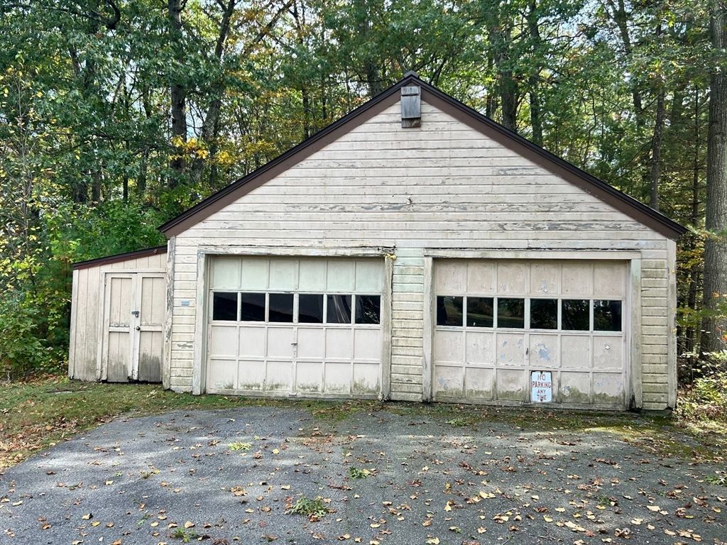 Detached Garage, Exterior