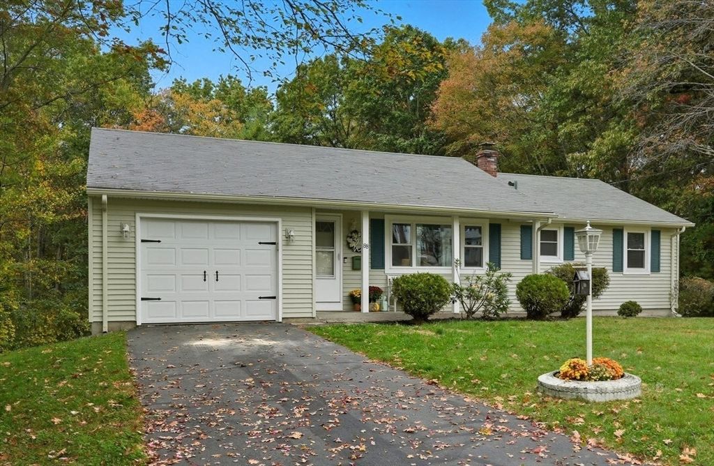 Attached, Exterior, Facade, Cape Cod