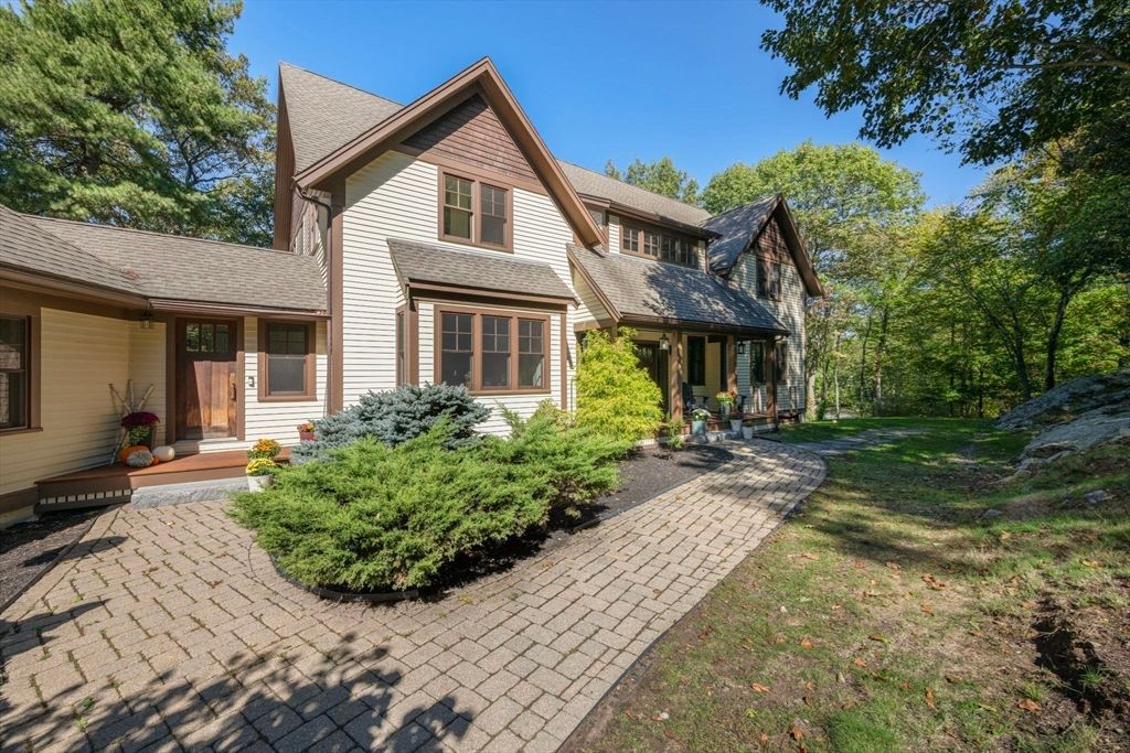 Exterior, Facade, Tudor Revival