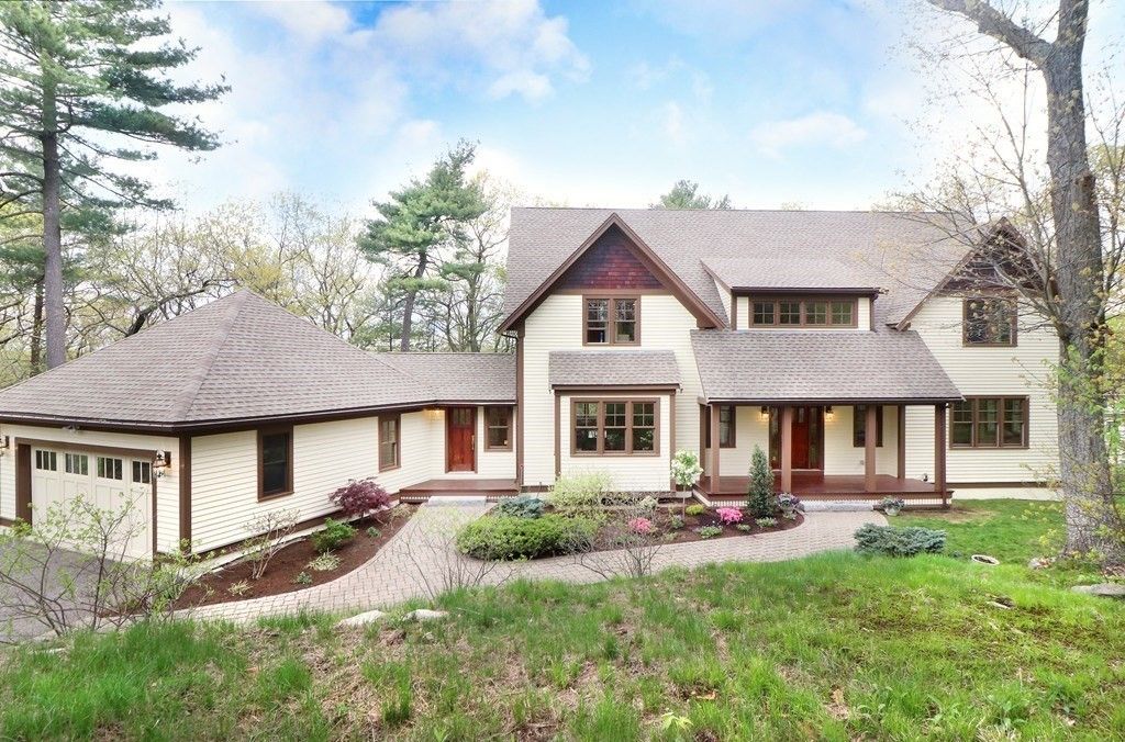 Attached, Exterior, Facade, Farmhouse