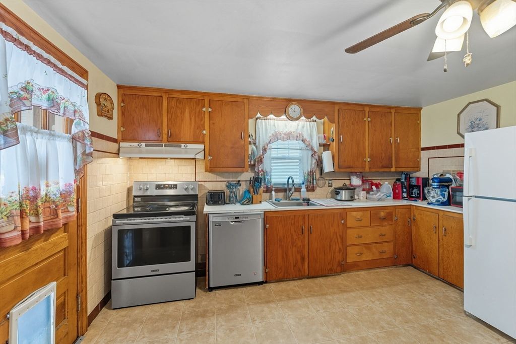 Interior, Kitchen, Stainless Steel Appliances