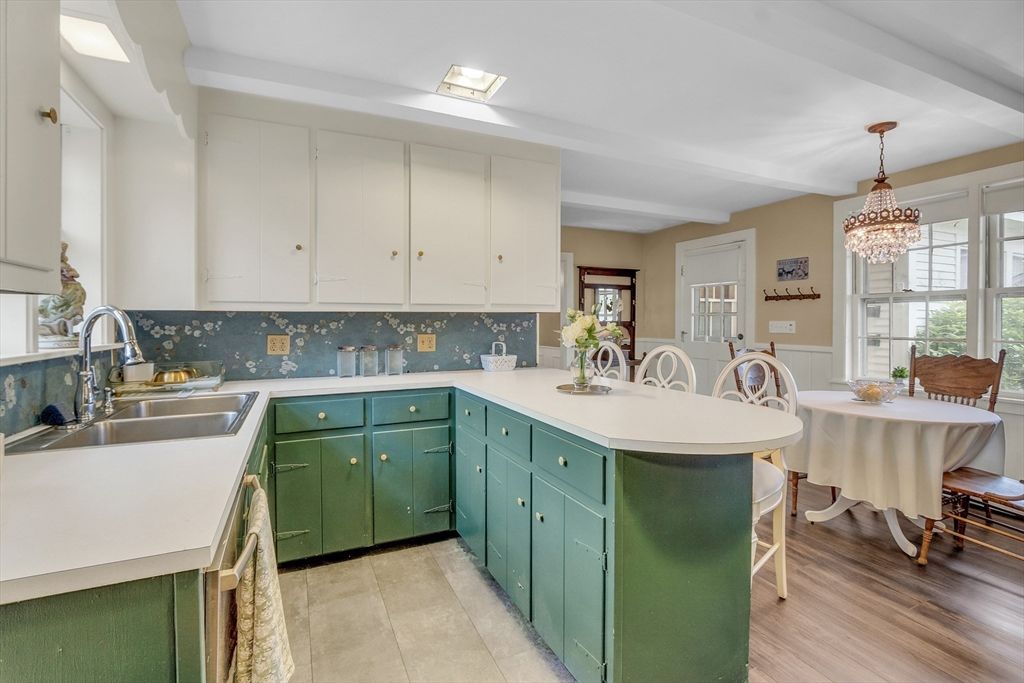 Chandelier, Dining room, Interior, Kitchen, Wood Texture Flooring