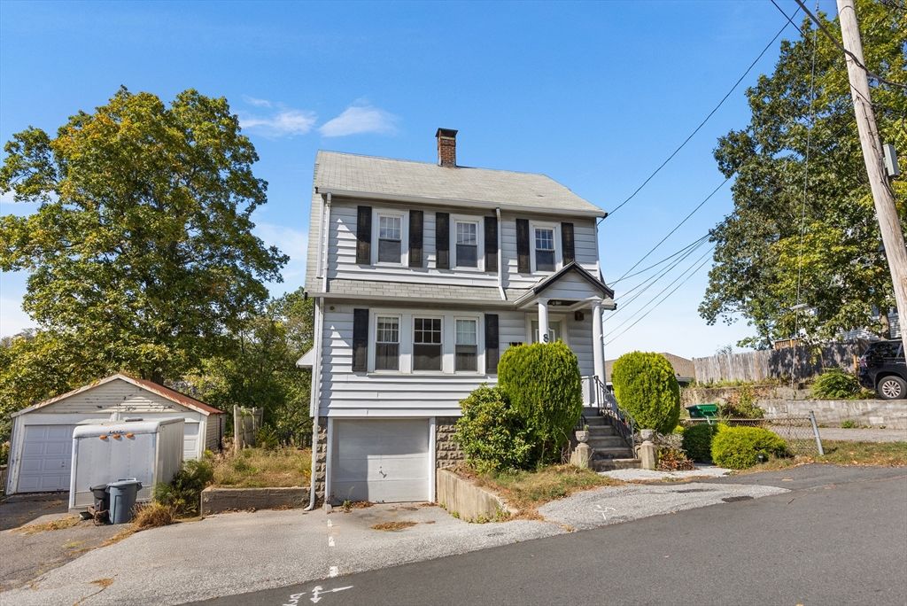 Attached, Exterior, Facade, American Foursquare