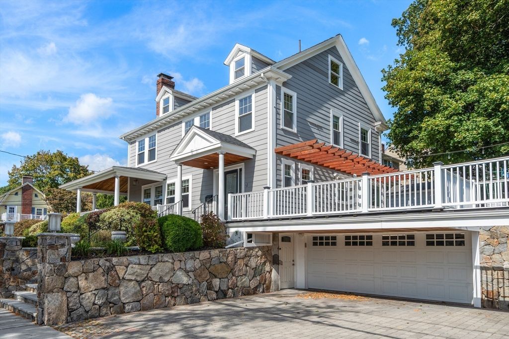 Attached, Exterior, Facade, Queen Anne Victorian