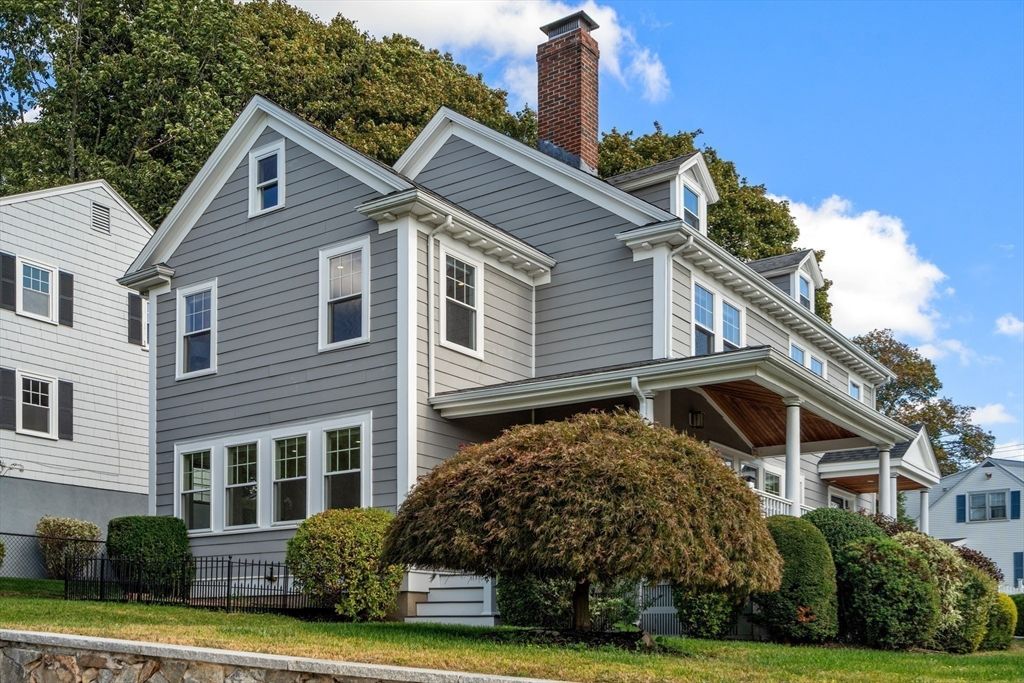 Exterior, Facade, Queen Anne Victorian