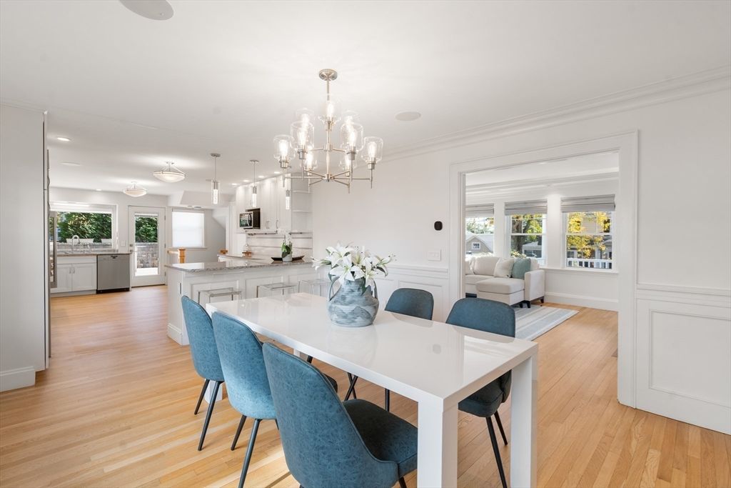 Chandelier, Dining room, Interior, Kitchen, Pendant Lights, Recessed Lighting, Wood Texture Flooring