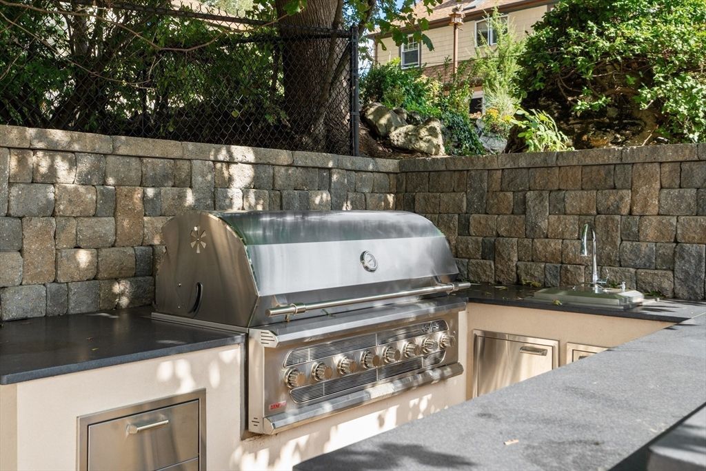 Exterior, Outdoor Kitchen