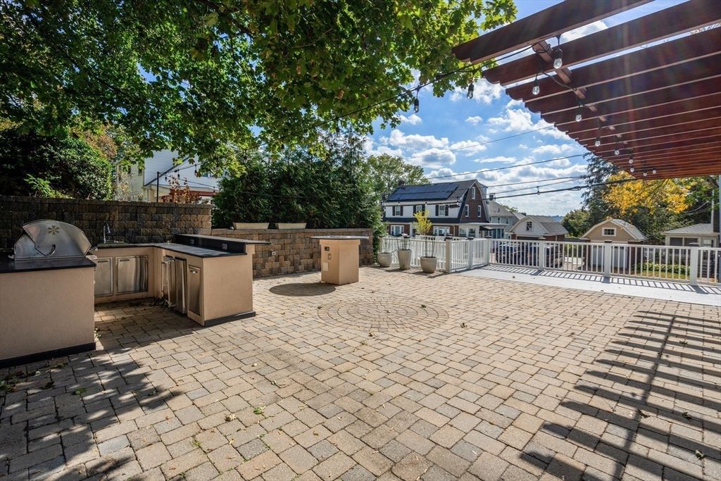 Exterior, Outdoor Kitchen