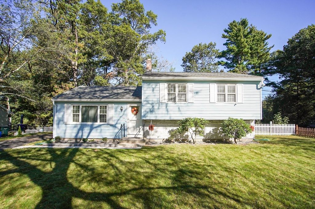 Backyard, Exterior, Facade, Split Level
