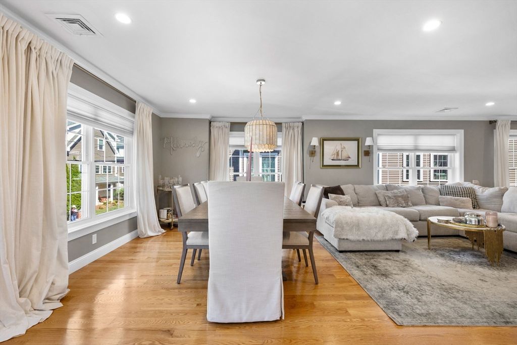 Chandelier, Dining room, Interior, Living room, Recessed Lighting, Wood Texture Flooring