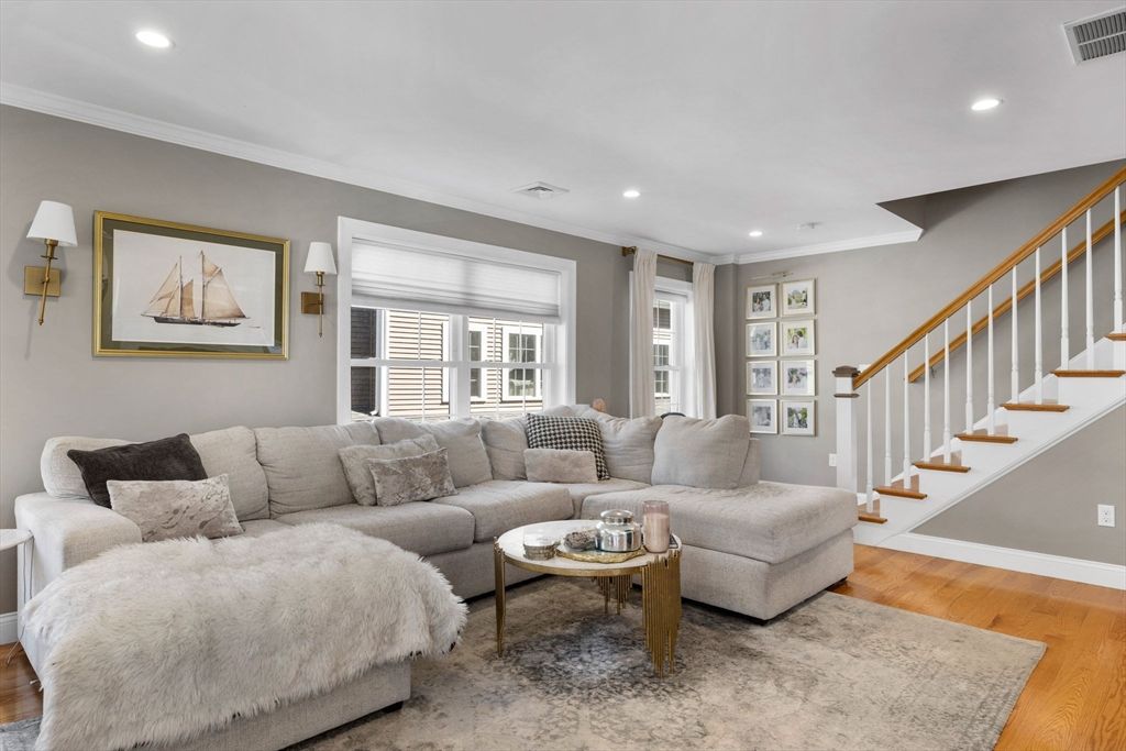 Interior, Living room, Recessed Lighting, Wood Texture Flooring
